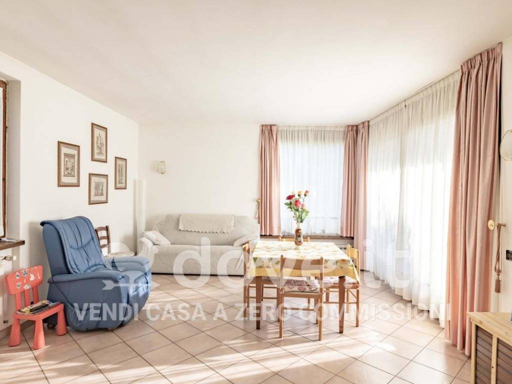 casa indipendente in vendita a Castelveccana