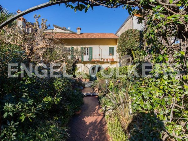 casa indipendente in vendita a Castelveccana in zona Castello