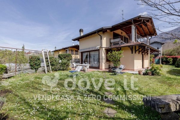 casa indipendente in vendita a Castelveccana