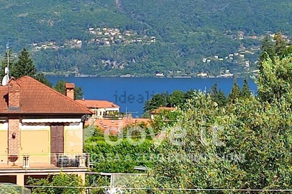 casa indipendente in vendita a Castelveccana