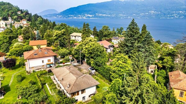 casa indipendente in vendita a Castelveccana