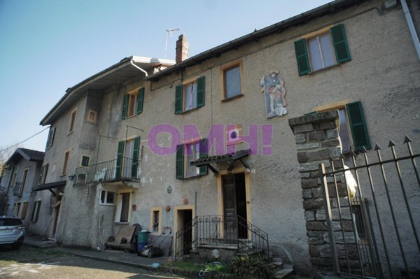 negozio in vendita a Castelveccana in zona Caldé