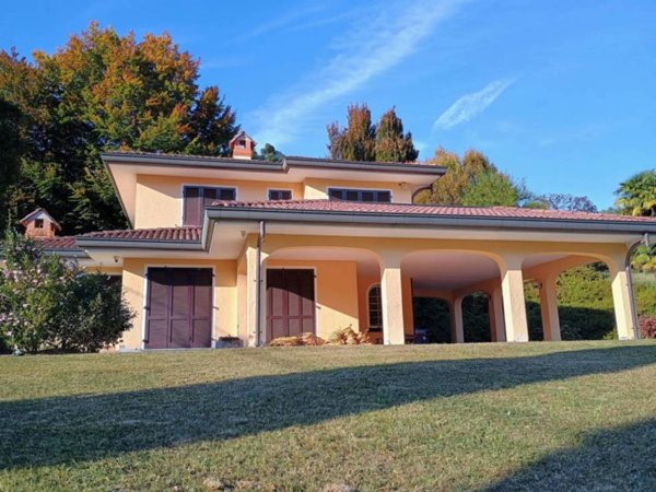 casa indipendente in vendita a Castelveccana in zona Castello