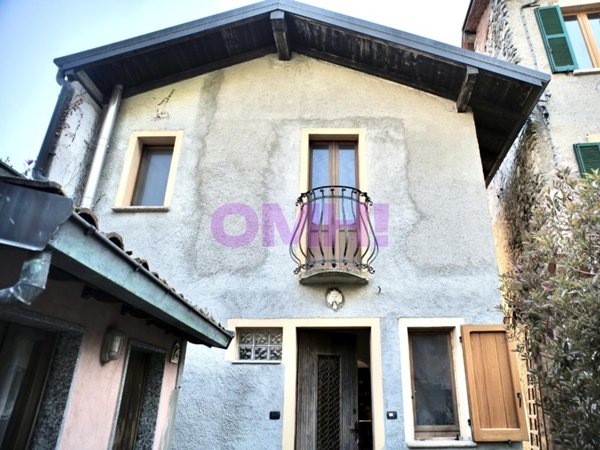 casa indipendente in vendita a Castelveccana in zona Caldé