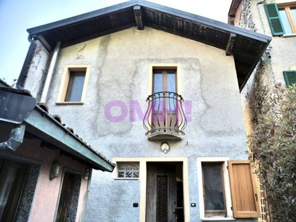 casa indipendente in vendita a Castelveccana in zona Caldé