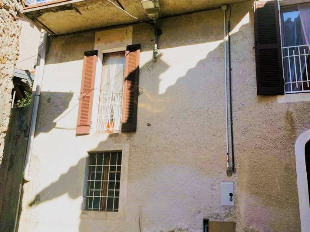 appartamento in vendita a Castelveccana in zona Castello