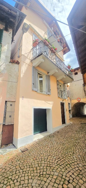 casa indipendente in vendita a Castelveccana