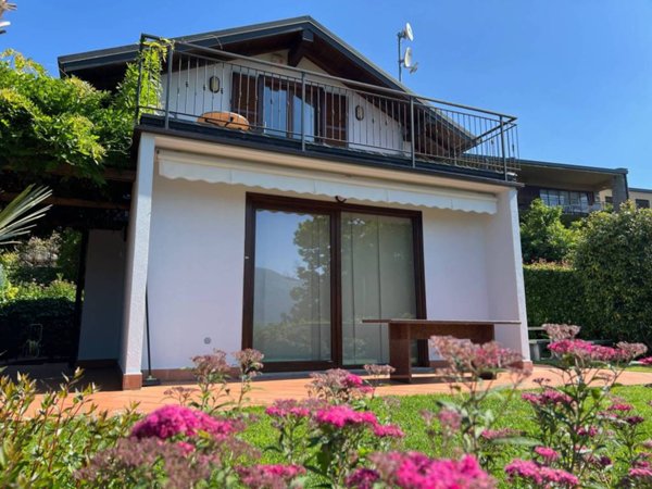 casa indipendente in vendita a Castelveccana