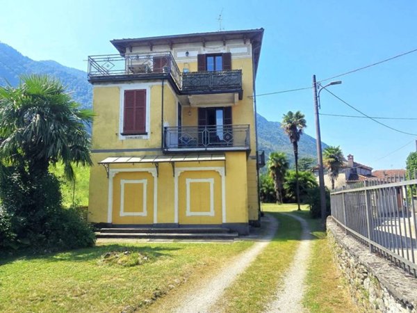 appartamento in vendita a Castelveccana in zona Castello