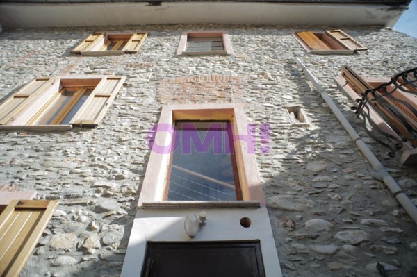 appartamento in vendita a Castelveccana in zona Caldé