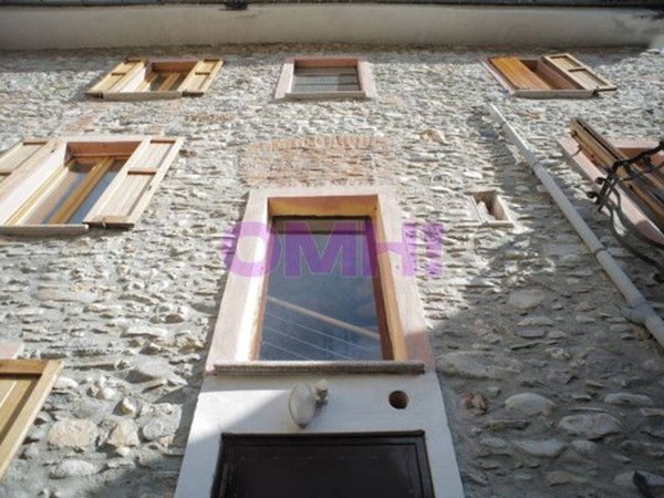 appartamento in vendita a Castelveccana in zona Caldé