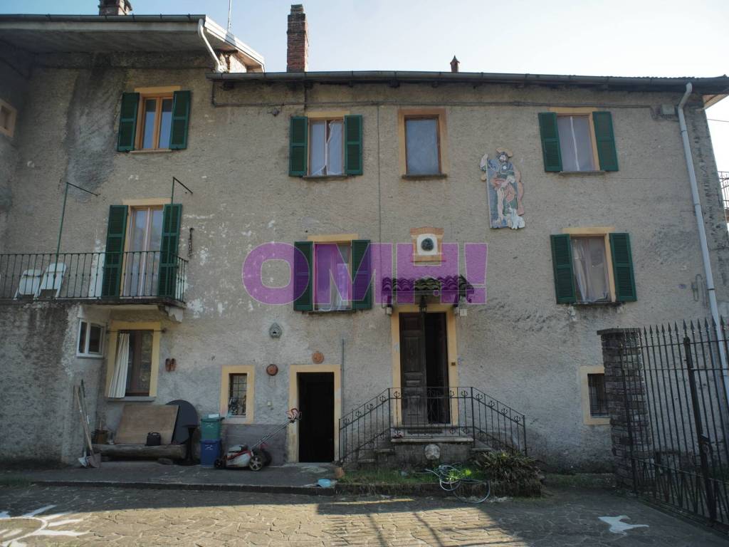 appartamento in vendita a Castelveccana in zona Castello