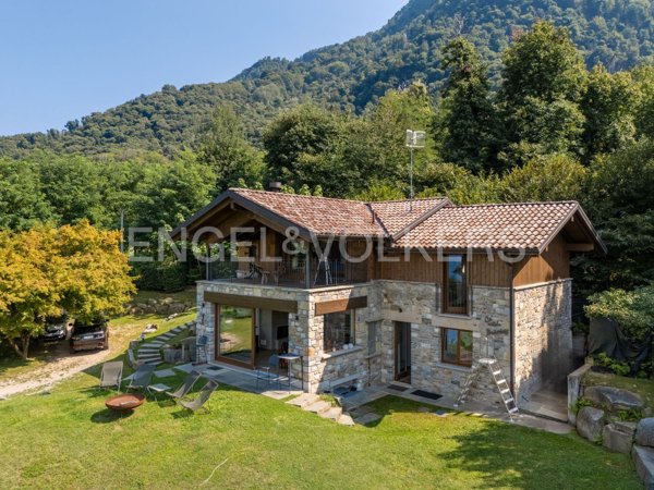 casa indipendente in vendita a Castelveccana