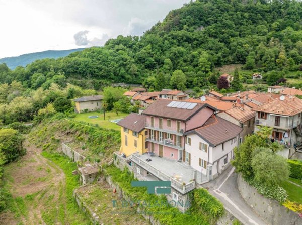 appartamento in vendita a Castelveccana in zona Castello