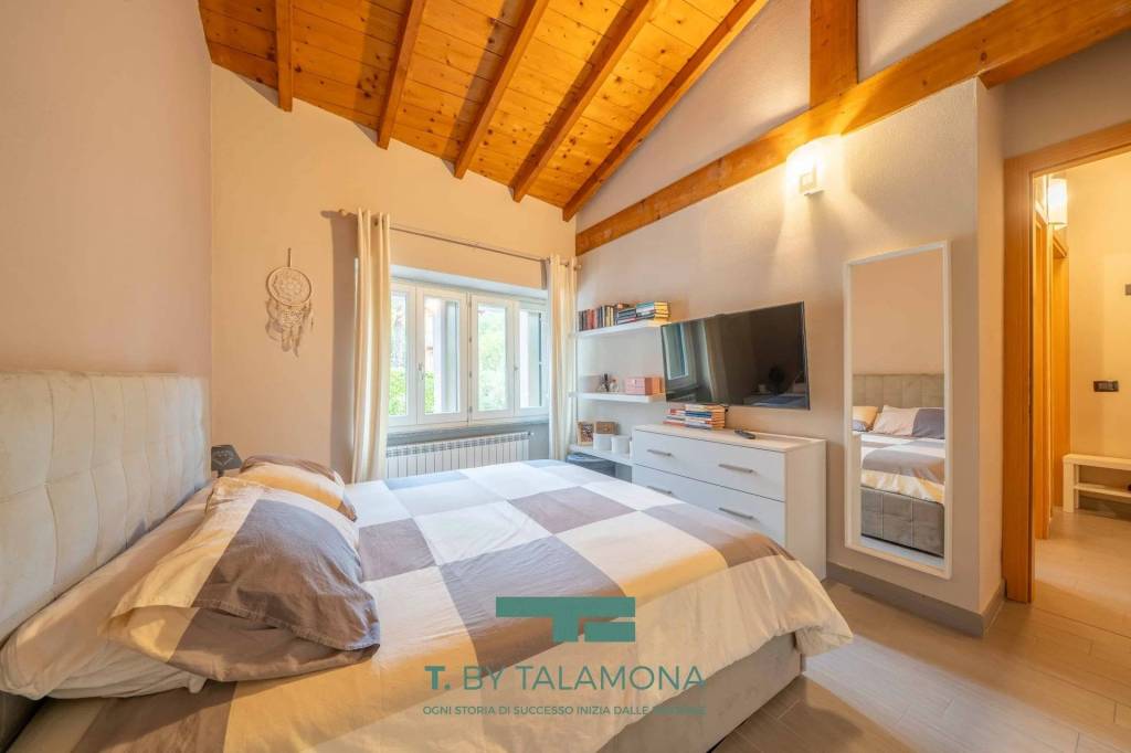 appartamento in vendita a Castelveccana in zona Castello