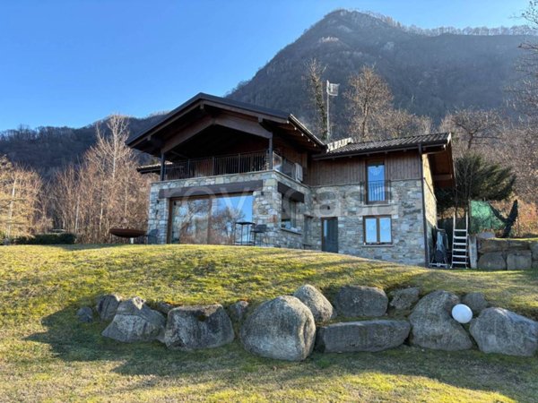 casa indipendente in vendita a Castelveccana in zona Caldé