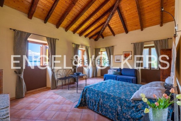 casa indipendente in vendita a Castelveccana in zona Caldé