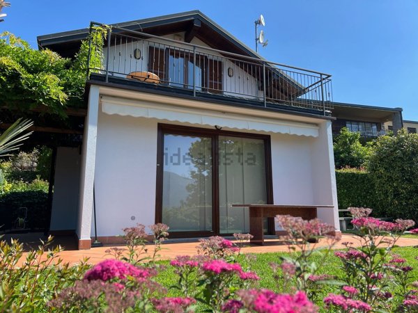 casa indipendente in vendita a Castelveccana