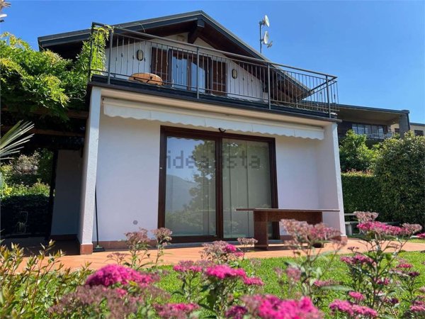 casa indipendente in vendita a Castelveccana