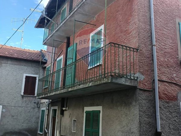 casa indipendente in vendita a Castelveccana