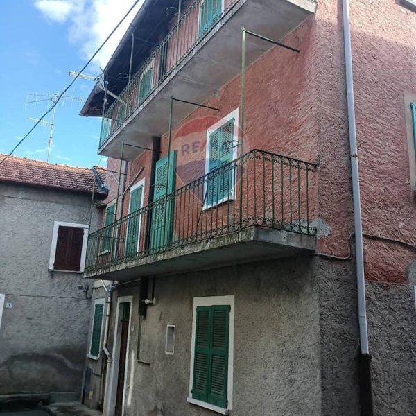 casa indipendente in vendita a Castelveccana