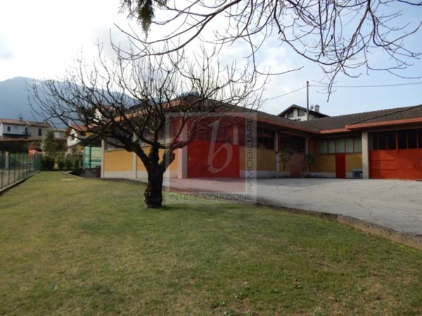 villa in vendita a Castelveccana in zona Castello