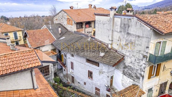 esavano in vendita a Castelveccana