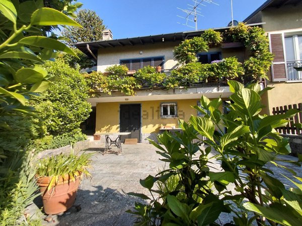 casa indipendente in vendita a Castelveccana in zona Sarigo