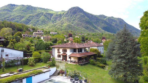 casa indipendente in vendita a Castelveccana