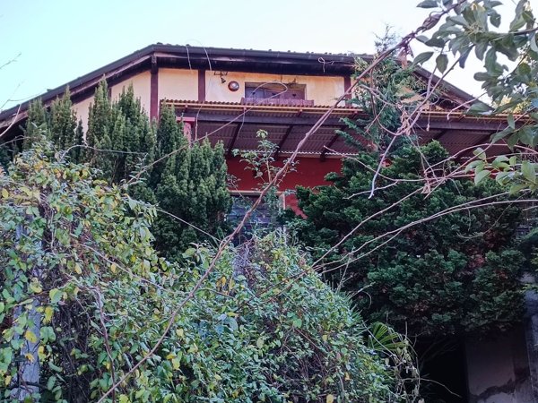 casa indipendente in vendita a Castelveccana