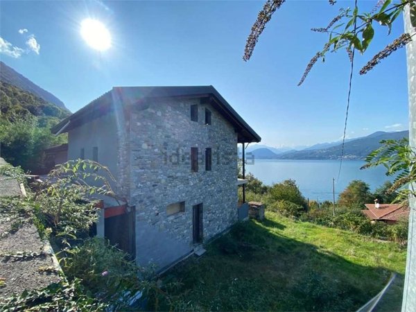 casa indipendente in vendita a Castelveccana in zona Caldé