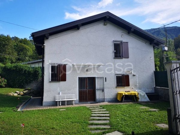 casa indipendente in vendita a Castelveccana