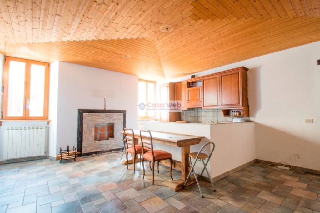 casa indipendente in vendita a Castelveccana in zona Castello