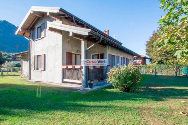 casa indipendente in vendita a Castelveccana in zona Castello