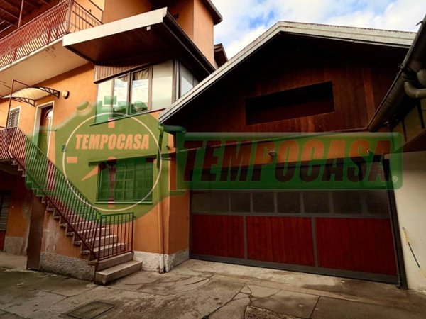 appartamento in vendita a Castelveccana in zona Castello