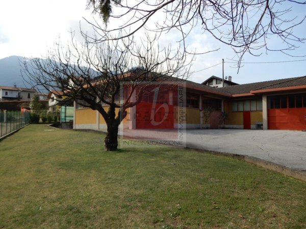 ufficio in vendita a Castelveccana in zona Saltirana