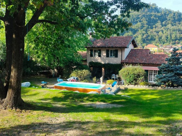 casa indipendente in vendita a Castelveccana