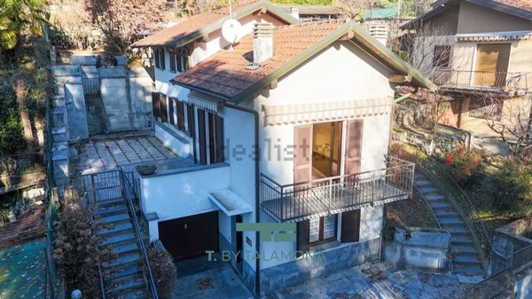 casa indipendente in vendita a Castelveccana