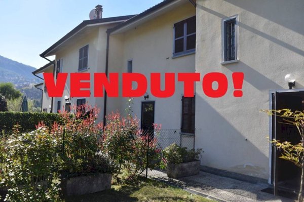 casa indipendente in vendita a Castelveccana in zona Nasca