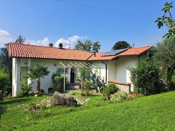 casa indipendente in vendita a Castelveccana in zona Sarigo