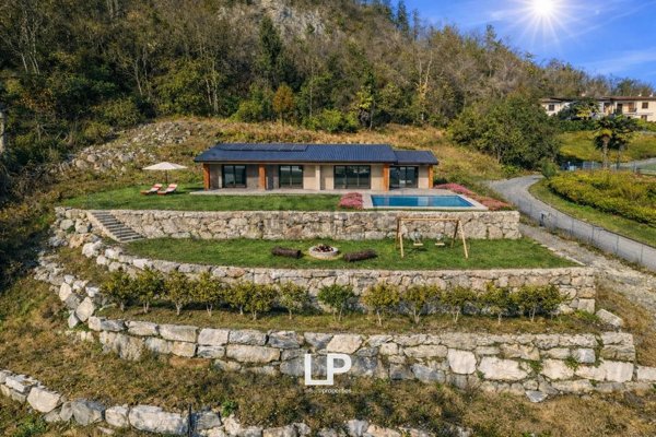 casa indipendente in vendita a Castelveccana