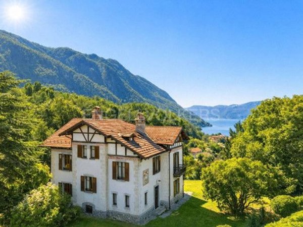 casa indipendente in vendita a Castelveccana in zona Caldé