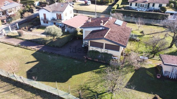 casa indipendente in vendita a Castelveccana