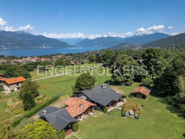 casa indipendente in vendita a Castelveccana in zona Pira