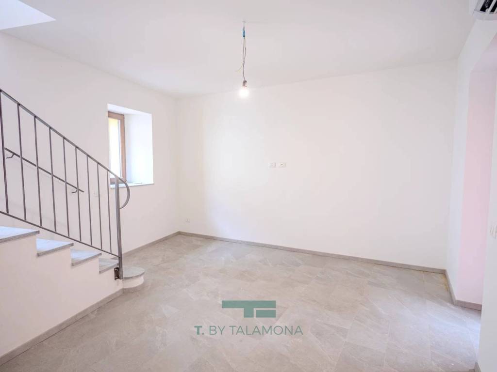 appartamento in vendita a Castelveccana in zona Nasca