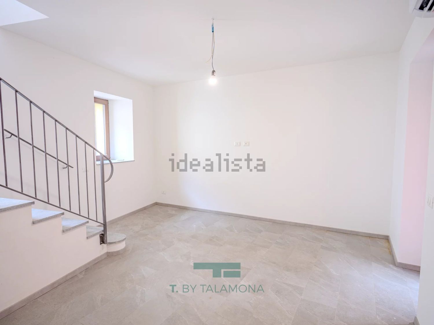 appartamento in vendita a Castelveccana in zona Nasca