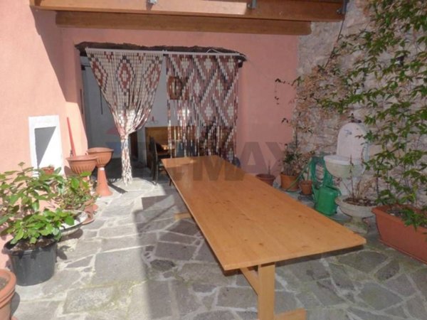 appartamento in vendita a Castelveccana in zona Caldé