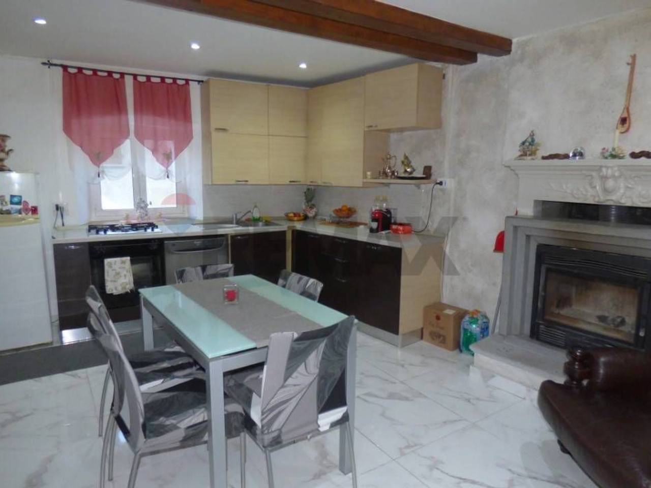 appartamento in vendita a Castelveccana in zona Sarigo