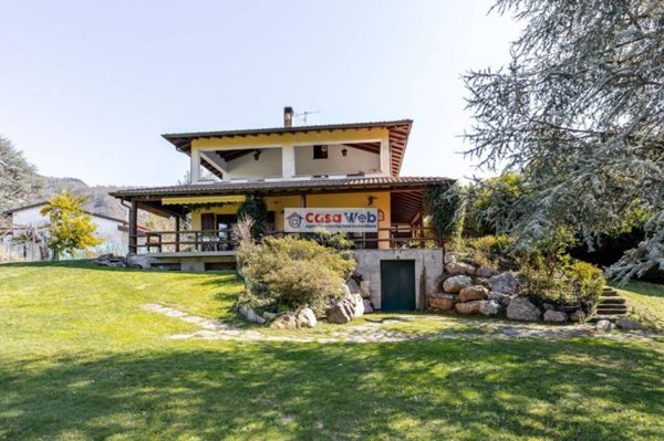 casa indipendente in vendita a Castelveccana in zona Castello