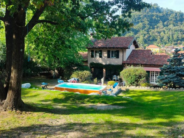 casa indipendente in vendita a Castelveccana in zona Castello